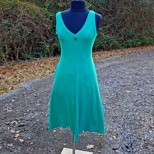A. NEW DAY Green Double V-neckline Dress
